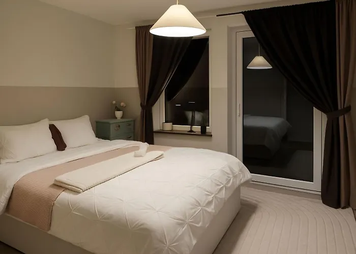 Sunny Stay In Top Floor Room